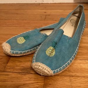 143 Girls Blue Pineapple Size 8M Shoes With Rope Detail on Soles and Embroidery